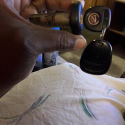 05 Cadillac Deville Key and Ignition Switch with Keyless Fob excellent Condition