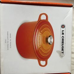 New Le Creuset 5.25 qt Deep Round Casserole 