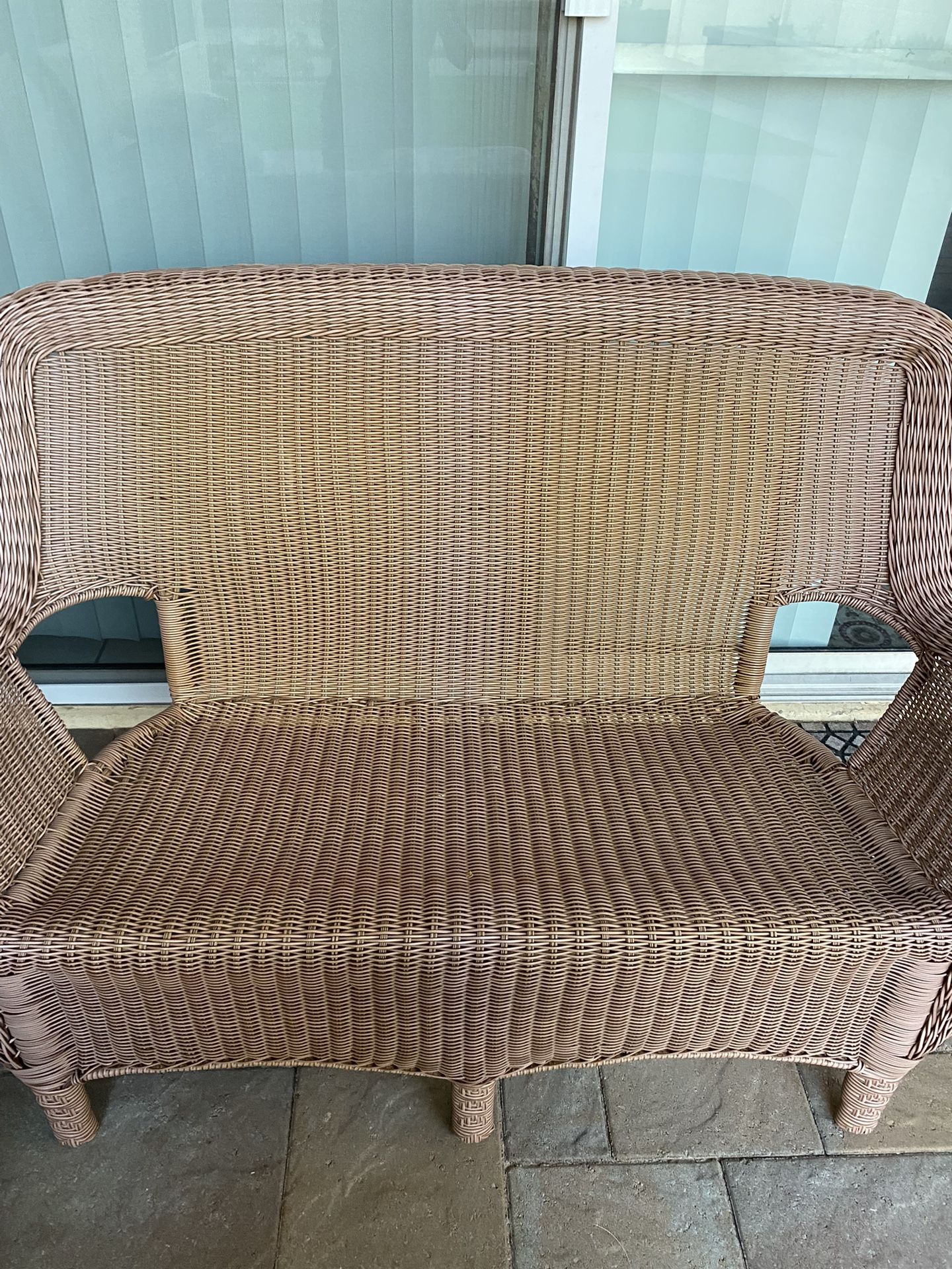 Wicker Love  Couch And  Small Table 
