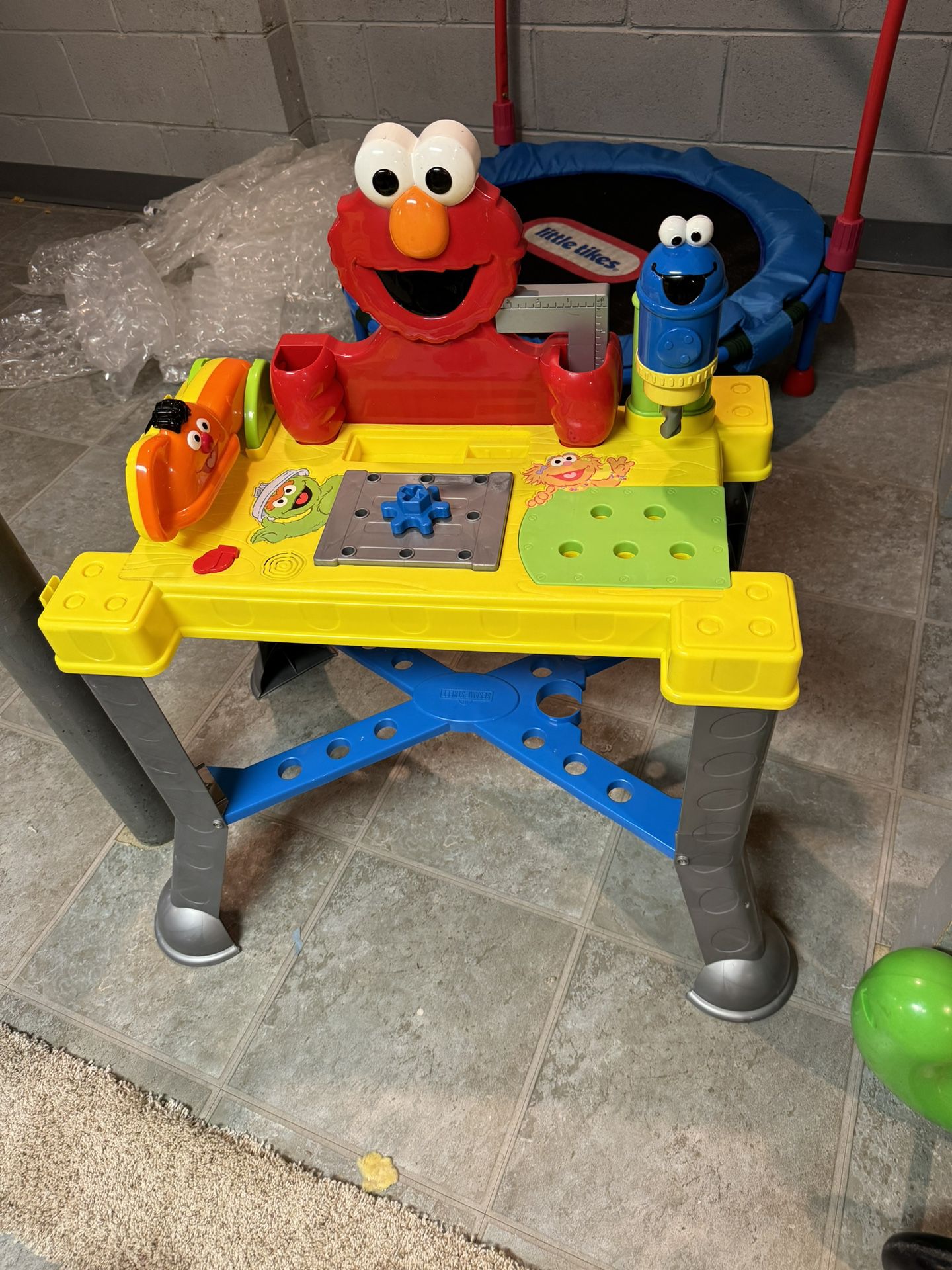 Elmo tool bench