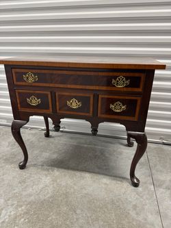 Hickory White American Masterpiece Lowboy Queen Anne Style.