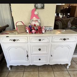 Very Stylish Dresser