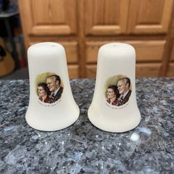 Vintage President & Mrs Gerald Ford Pair of Salt & Pepper Shakers.  Size approximately 3 inches tall.  Preowned.  Has been on display in a cabinet wit