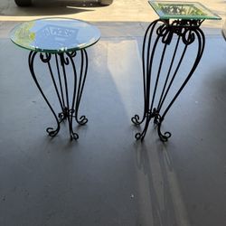2 Metal Stands