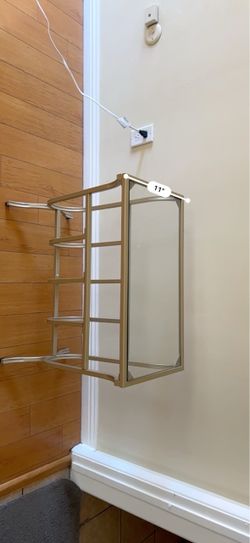 RUSH‼️‼️ NEEDS TO BE GONE ASAP‼️Gold Metal Mirrored Side Table