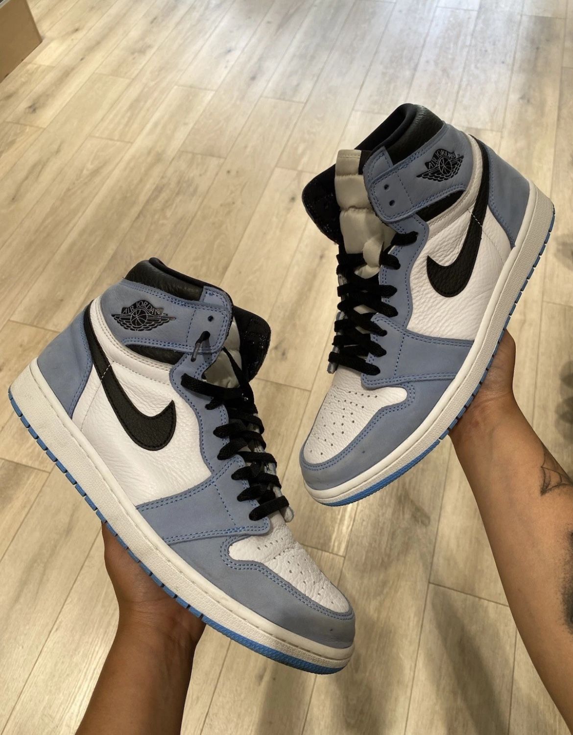 PRE-OWNED Jordan 1 OG High University Blue Size 12