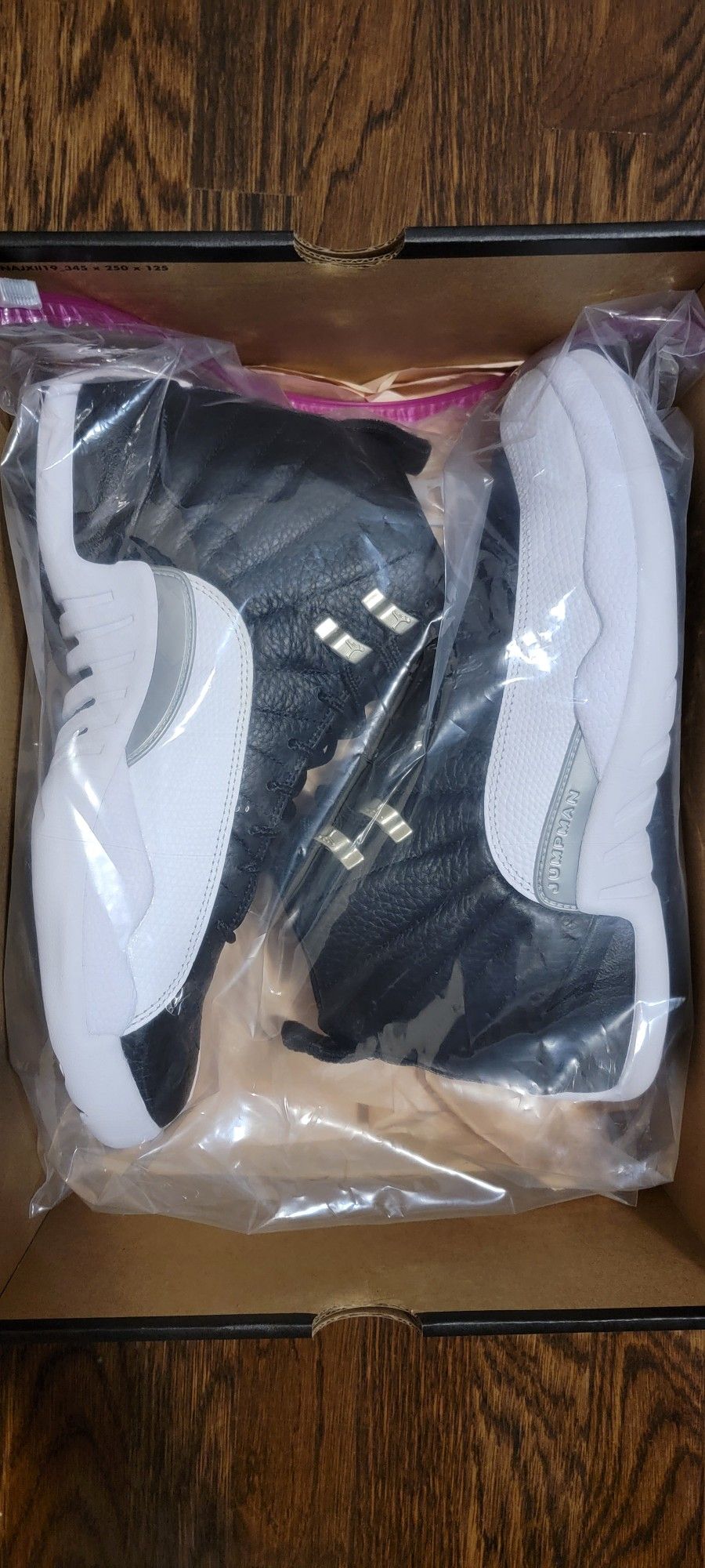 Jordan 12 Playoffs Size 8.5