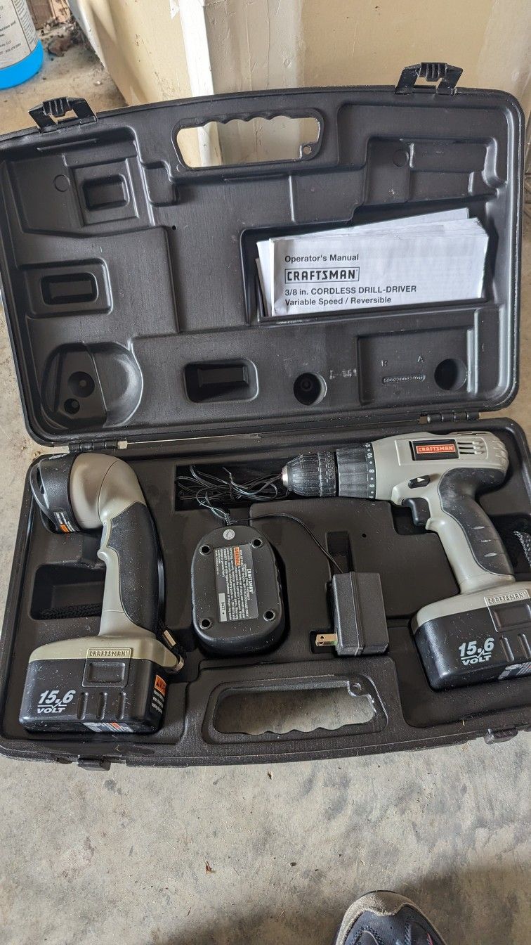 Craftsman's Drill And Flashlight Set
