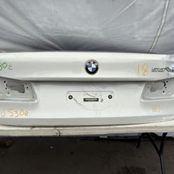 2018 BMW 530i Trunk