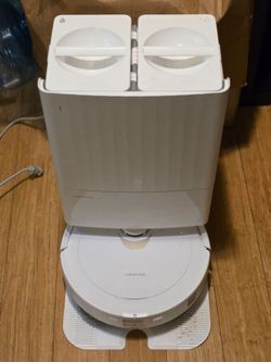 Roborock Q Revo Robot Vacuum & Mop w/ Auto-Empty & Wash Dock – Like New