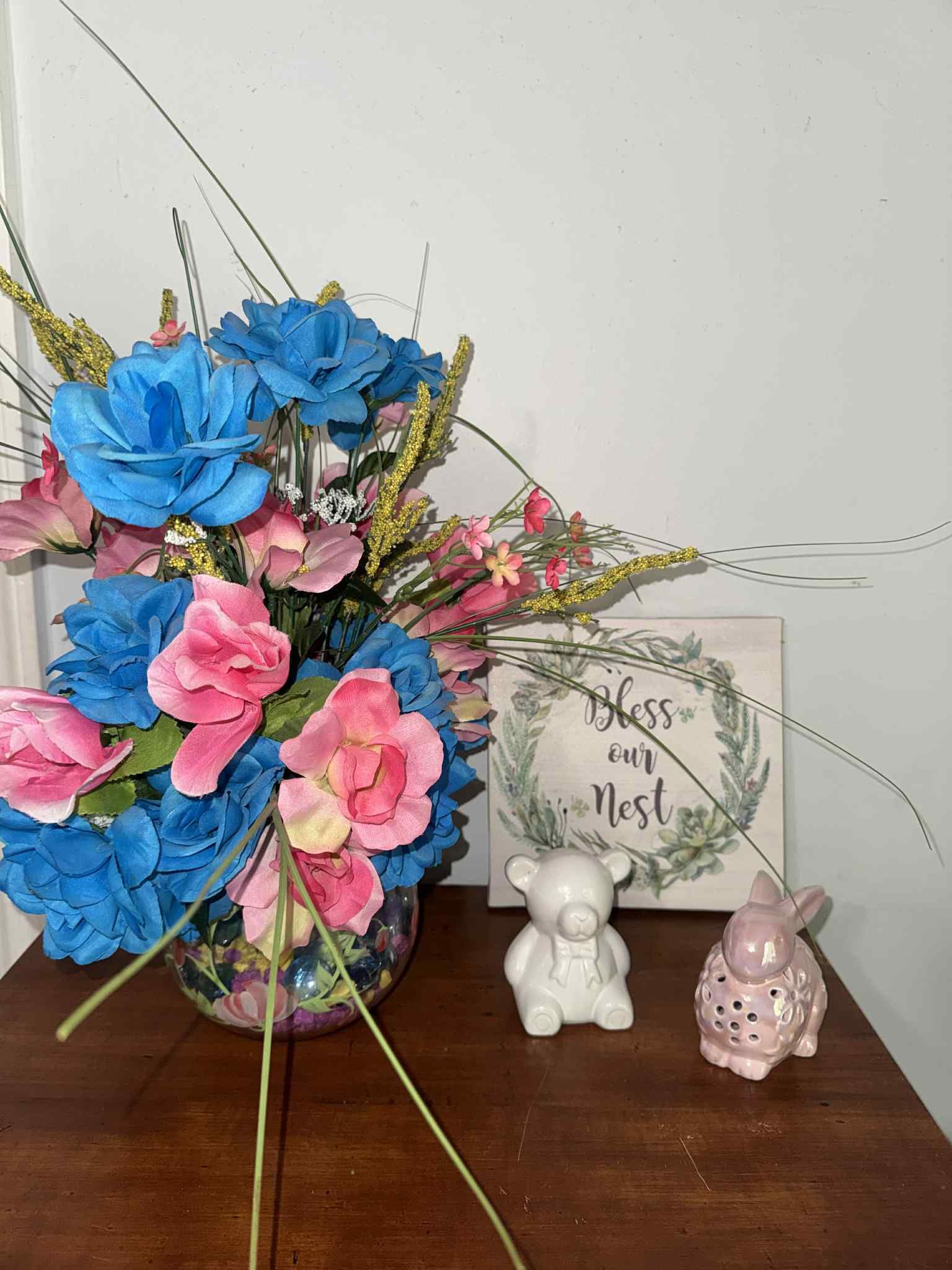 Flower bouquet in vase ceramic bunny & bear & canvas