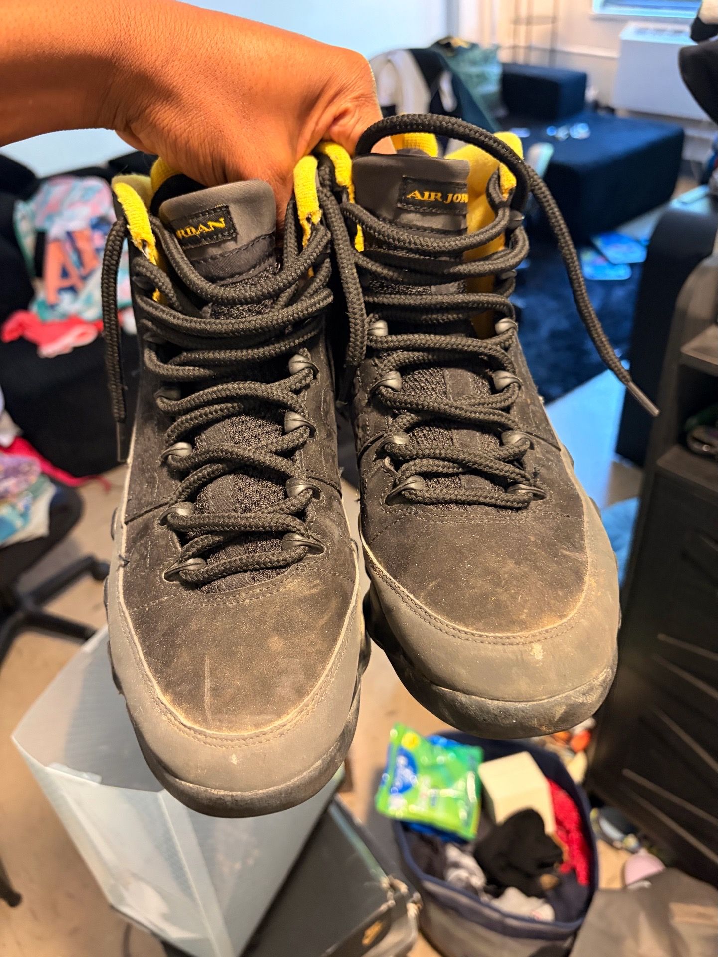 Jordan retro 9 dark charcoal university gold