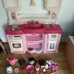 Toy kitchen 