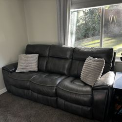 Intercon Summit Dual Power Leather Sofa – Excellent Condition