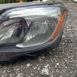 Mercedes driver’s side headlight