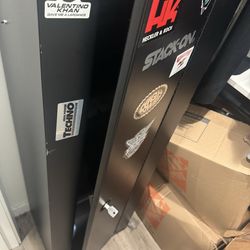 7 thing locking stackon cabinet