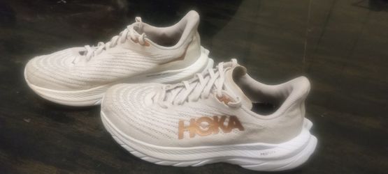 Hoka MACH 5 , White & Gold,Size 8&Half !