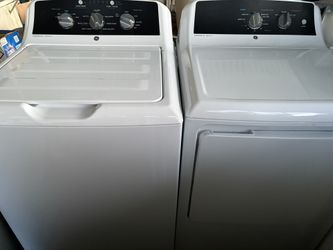 Nearly New GE Commercial Quality Washer Dryer Gas Set