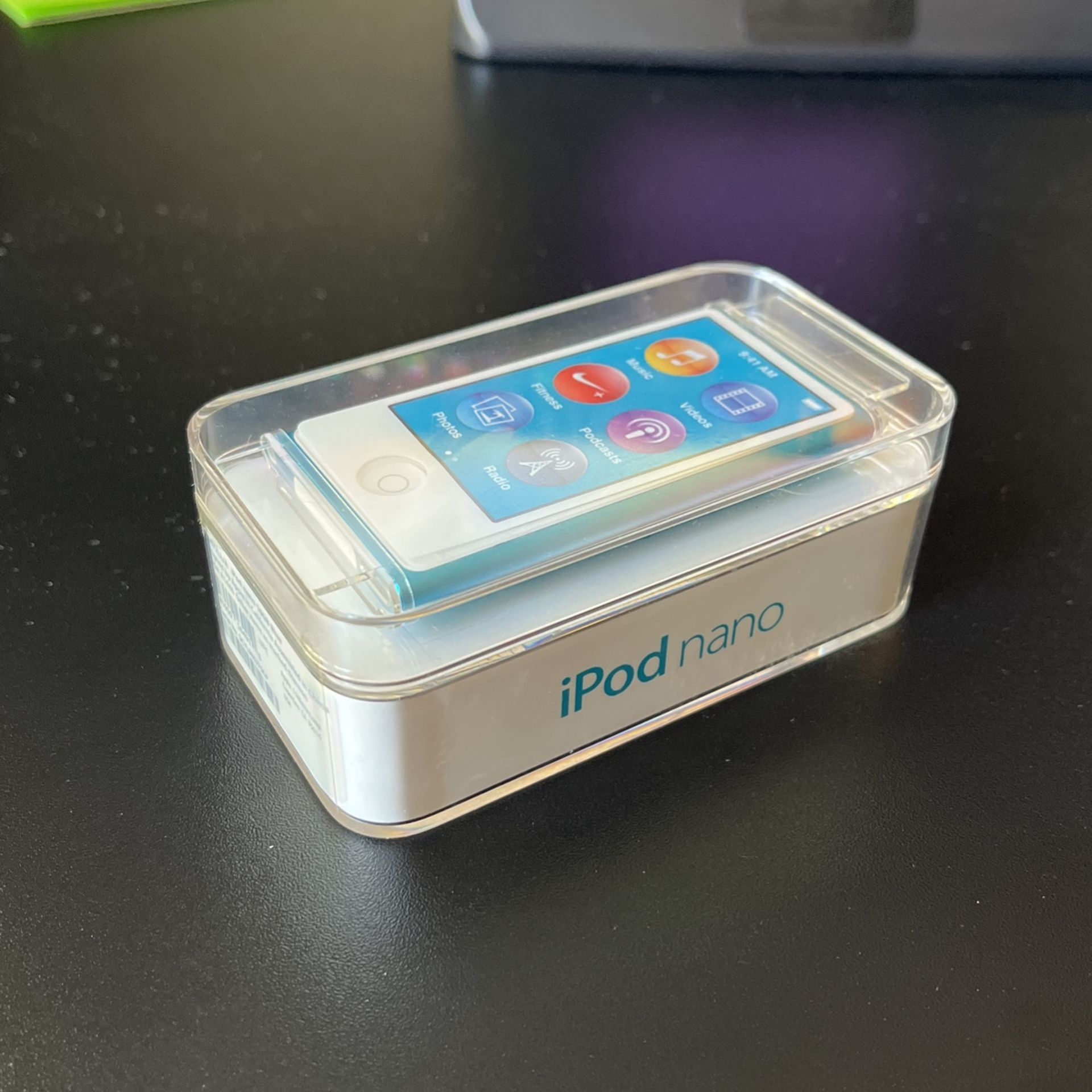 Apple A1446 iPod Nano 7th Generation 16GB Blue