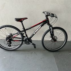 BICYCLE TREK 21 SPEED SIZE 24 BRAND NEW