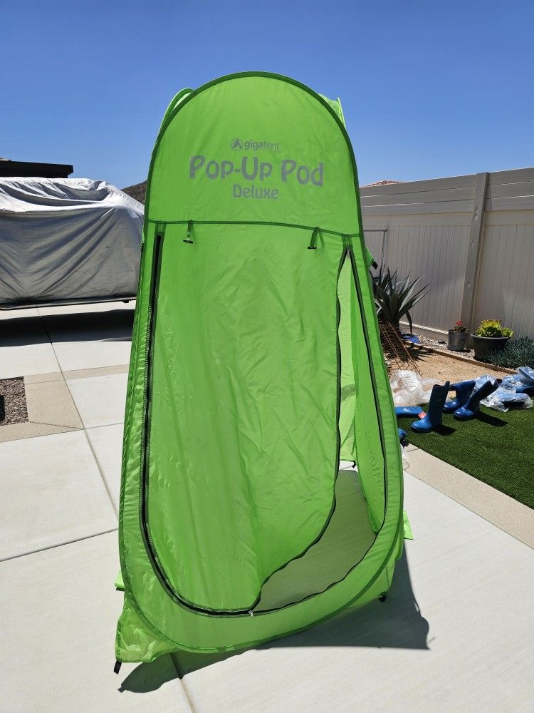 Gigantent Pop Up Pod And Water Can