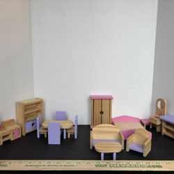 WOODEN DOLL HOUSE FURNITURE 