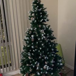 5ft christmas Tree In new Like Condition!