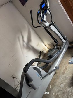 2009 Life Fitness FS4 Elliptical – Good Condition, 8 Resistance Levels - Long Beach, CA