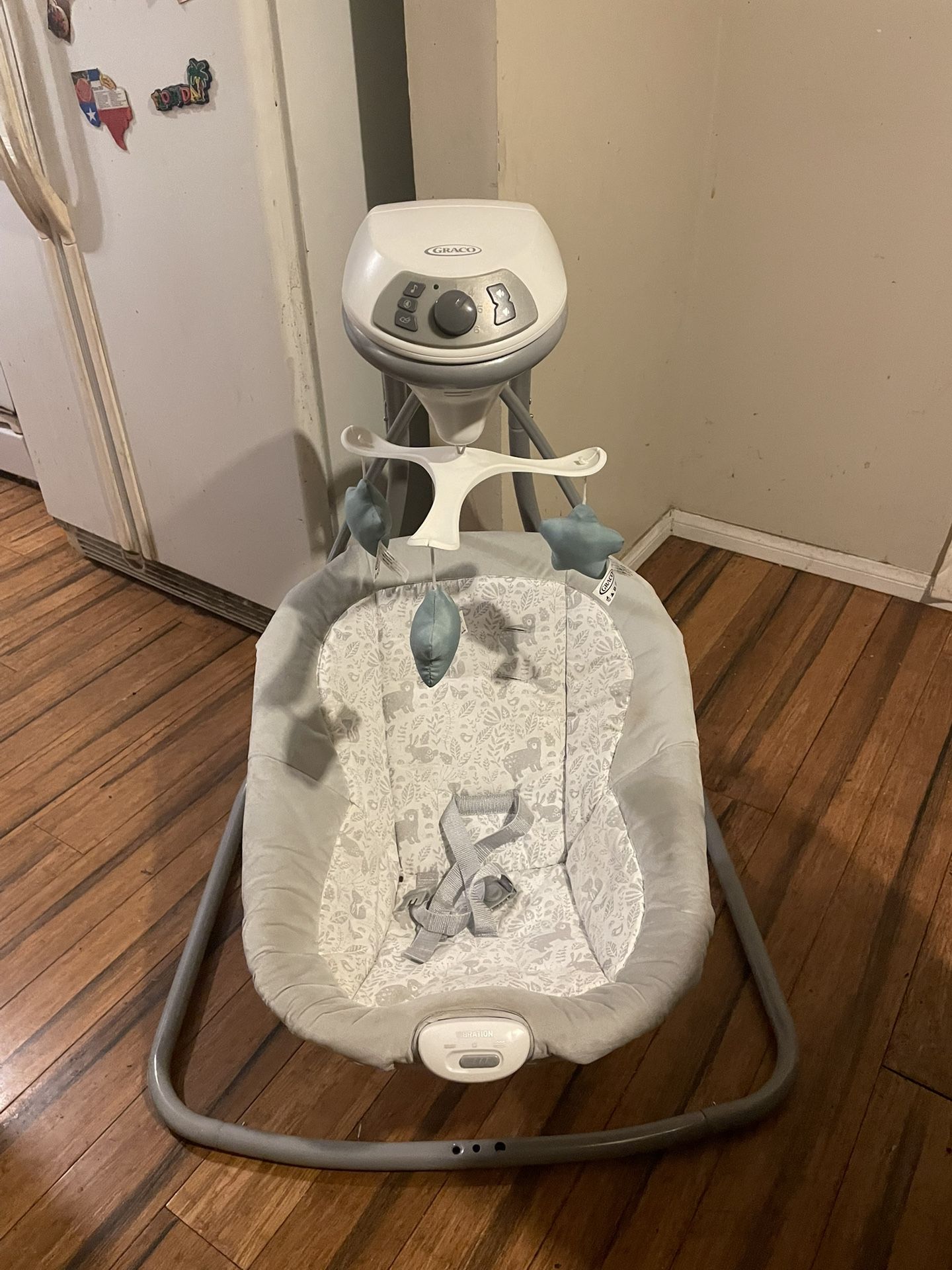 Graco Baby Swing / Delivery Available