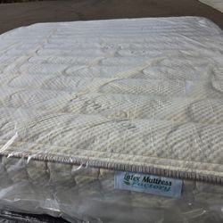 King SleepEZ Luxerion Hybrid Latex Mattress - Like New