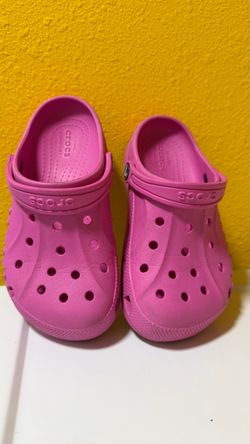 Pink crocs size 3y. In excellent condition $10 pick up only  bonanza and  lamb