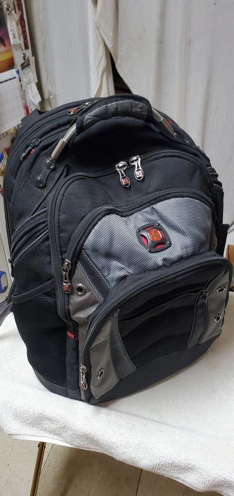 Heavy-duty Swissgear Backpack With Aircraft Cable Handle