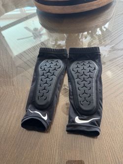 Sports elbow protection