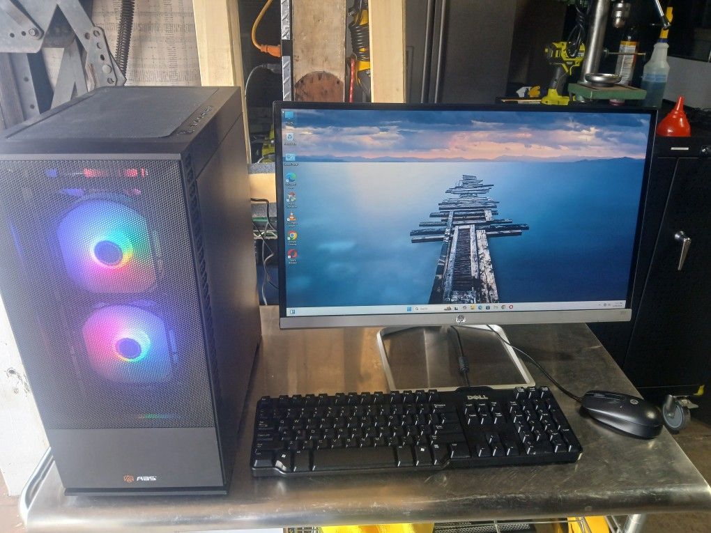 Gaming Computer With Monitor And Keyboard/mouse