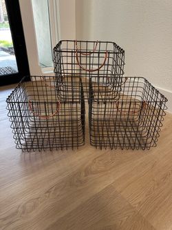 Set of 3 Wire basket storage like new!