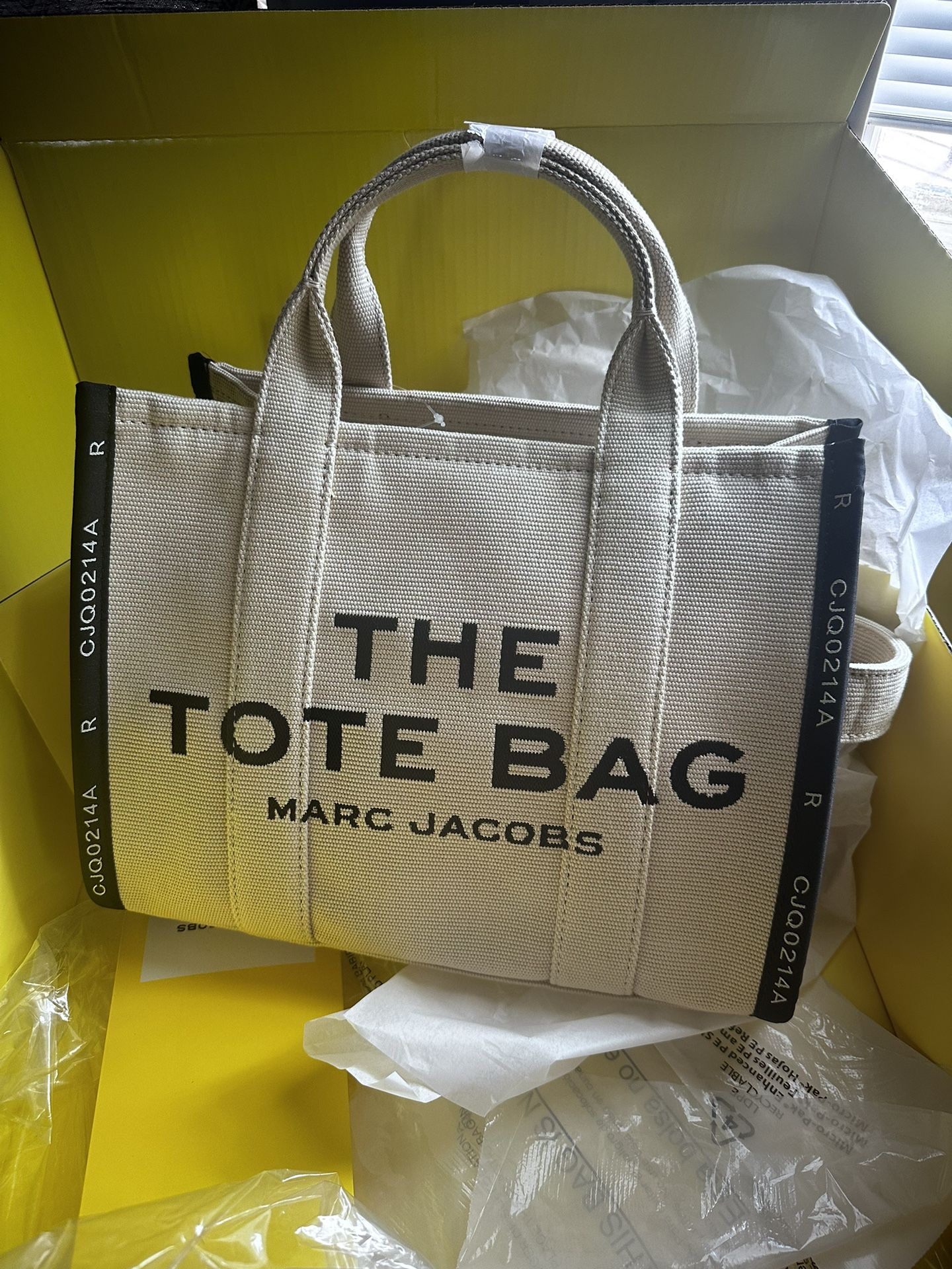 Marc Jacobs the tote bag .medium size warm sand colaor
