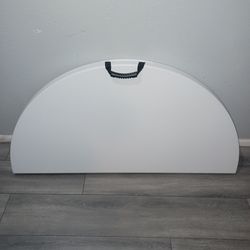 Round Foldable table