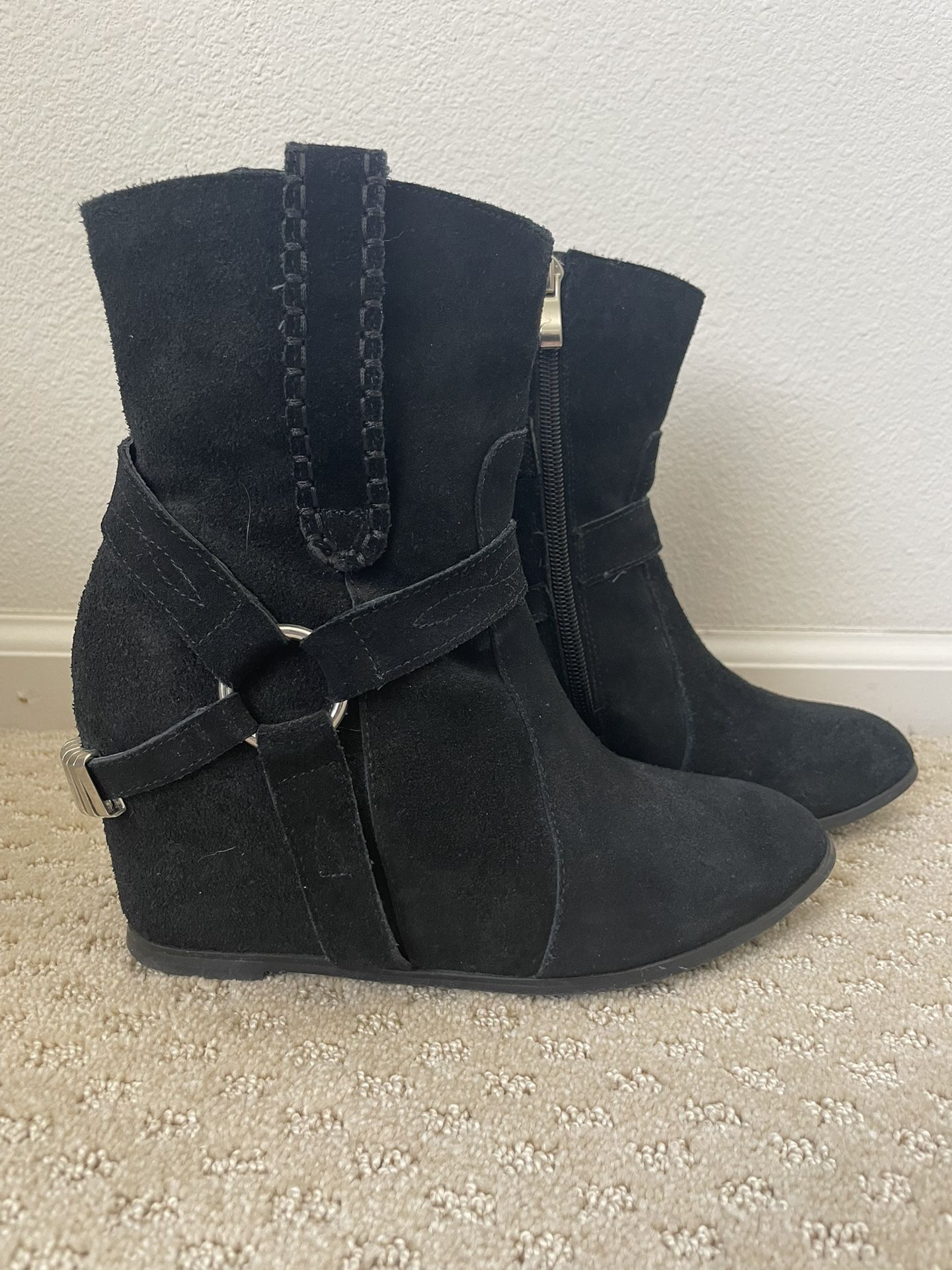 Cute Black Wedge Boots Size 7.5