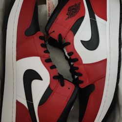 Air Jordan 1 Mid Chicago Toe