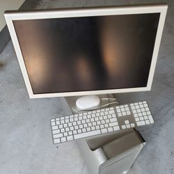 Warrior Apple Mac Pro Quad Core 2.66 w/ 20" Cinema Display, Apple USB Wired Keyboard & Mouse + Airport Card