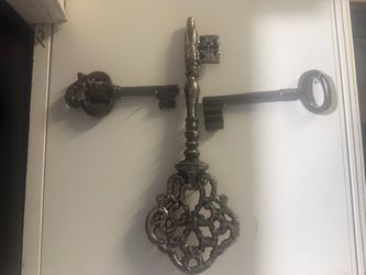 Decorative Antique-Style Metal Skeleton Keys Set of 3