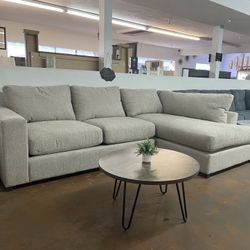 2pc Sectional With Chaise 