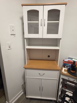 Kitchen cabinet