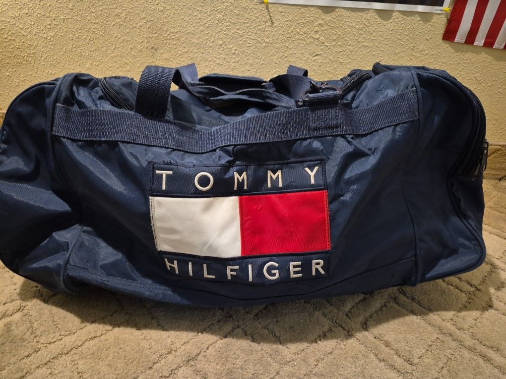 VINTAGE TOMMY HILFIGER BAG IN EXCELLENT CONDITION!