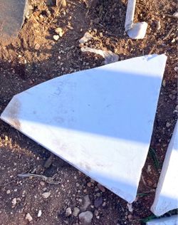 White Marble Stone Pieces $1/ lb in Good condition (Pick Up Del Valle Austin)