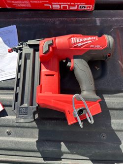 Milwaukee M18 FUEL 18-Gauge Brad Nailer