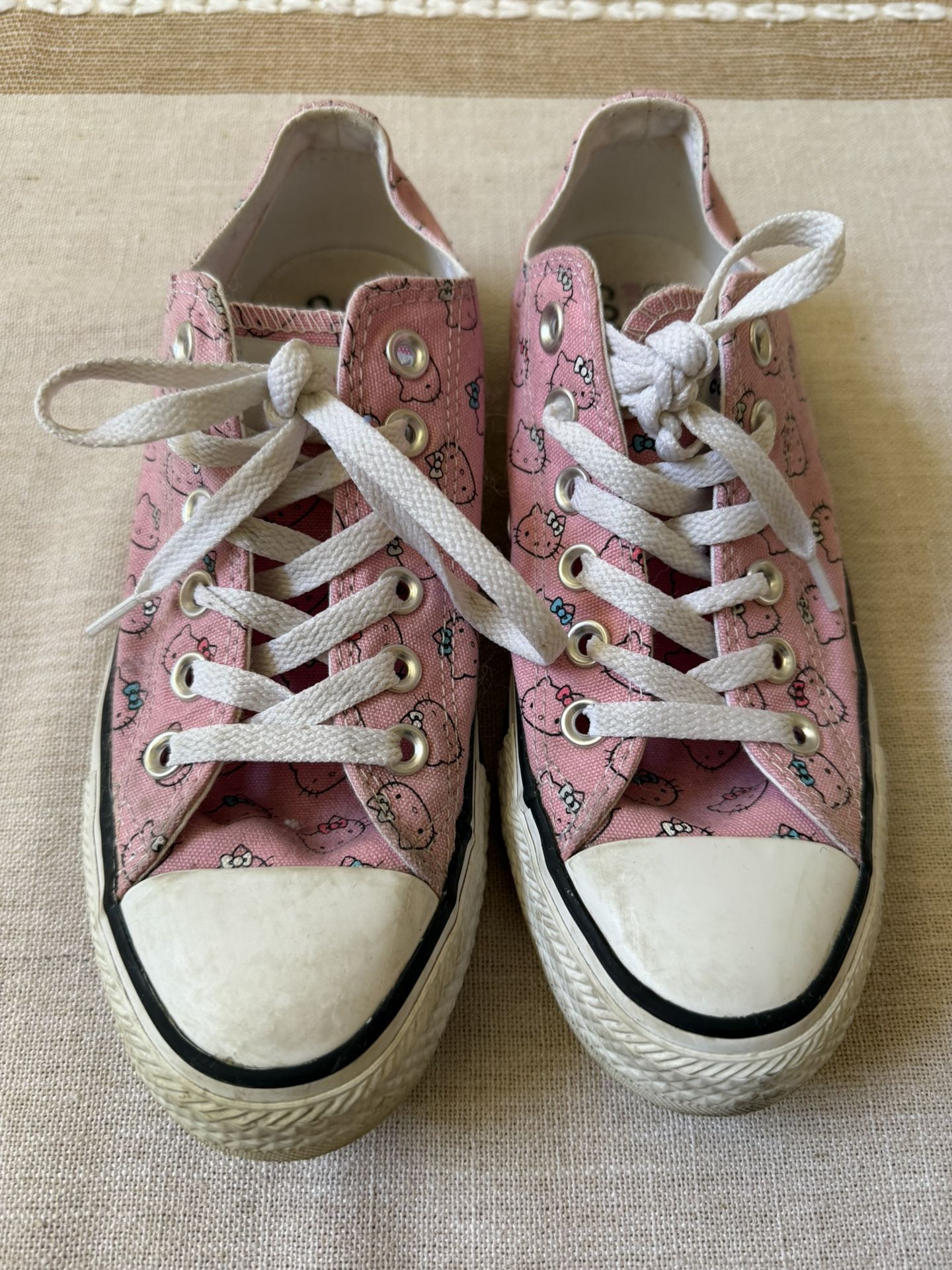 Converse Hello Kitty Chuck Taylor All Star