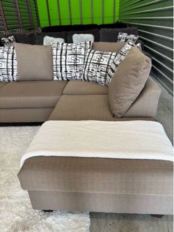 Great condition sectional sofa couch (Delivery AVAILABLE)