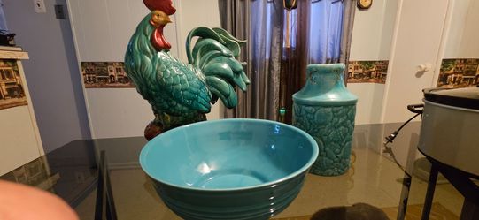 Vase, bowl, chicken