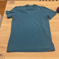 Mens Lululemon Size L Aqua Colored Shirt